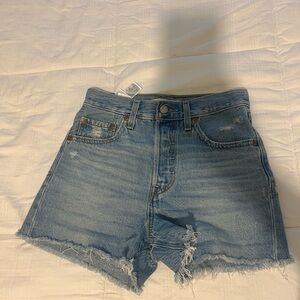 Levi’s denim highwaist short. Size 24